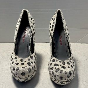 Cruella Vibes! PINK & PEPPER  SHOES, Black & white spots. size 7🎃